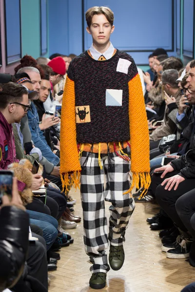 Look 25